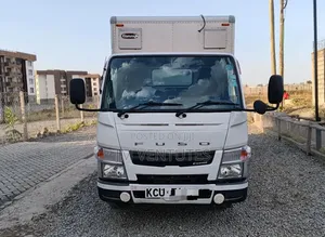 Mitsubishi Fuso 2015 White