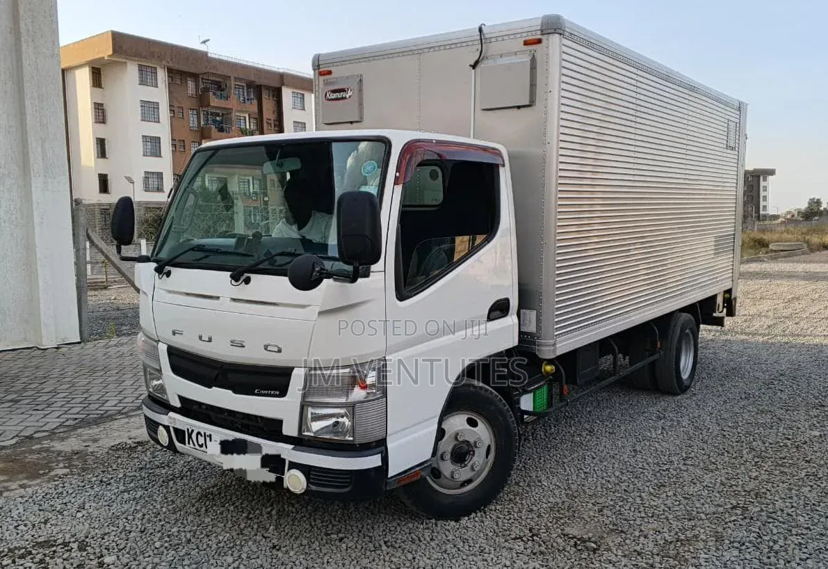 Mitsubishi Fuso 2015 White