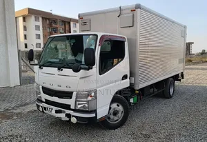 Mitsubishi Fuso 2015 White