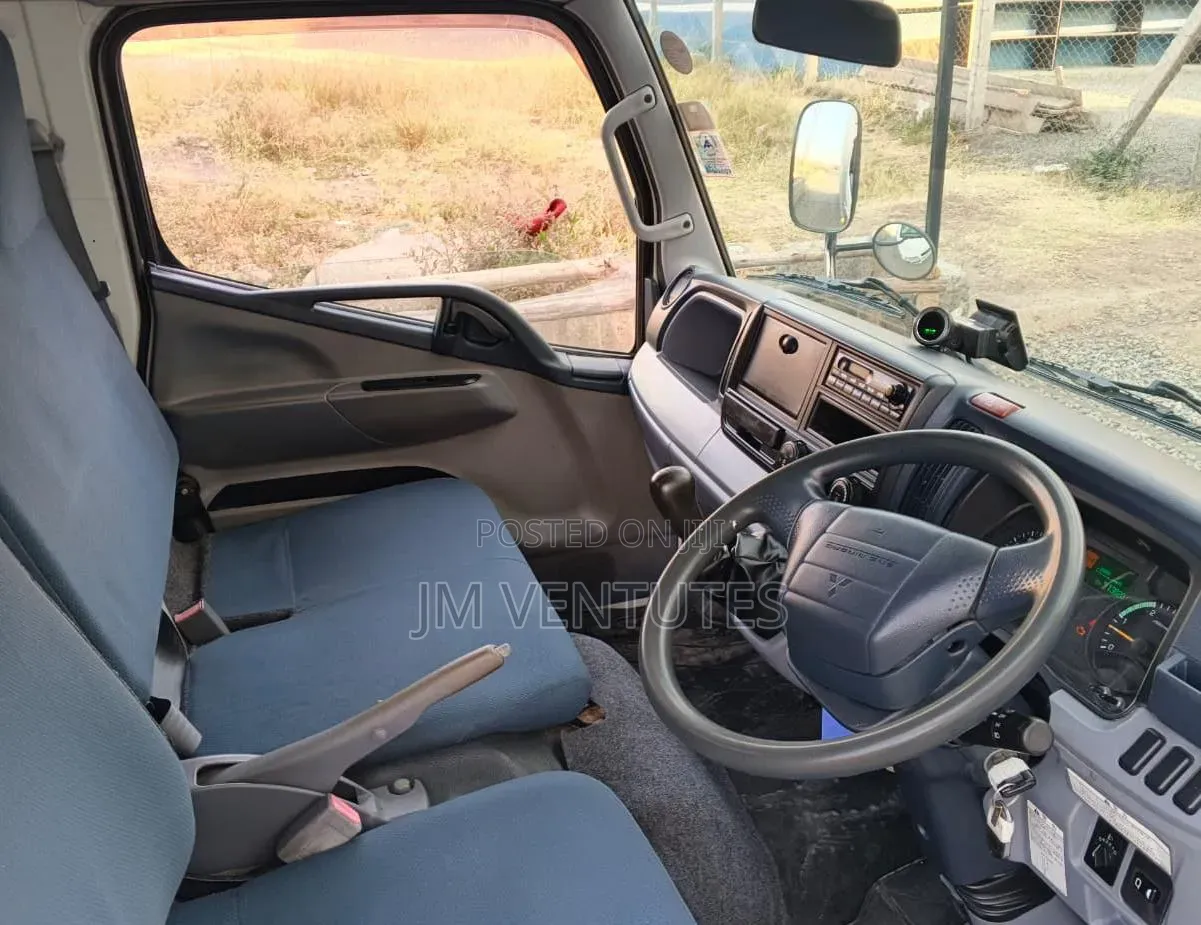 Mitsubishi Fuso 2015 White