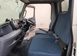 Mitsubishi Fuso 2015 White