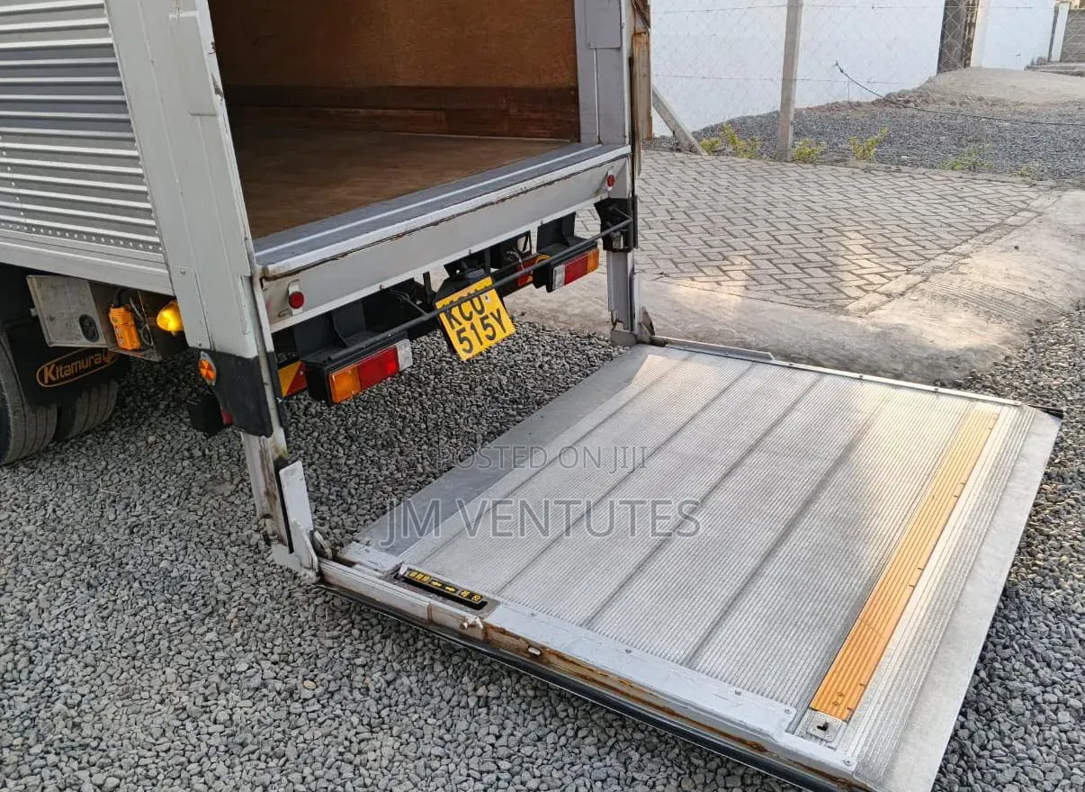 Mitsubishi Fuso 2015 White