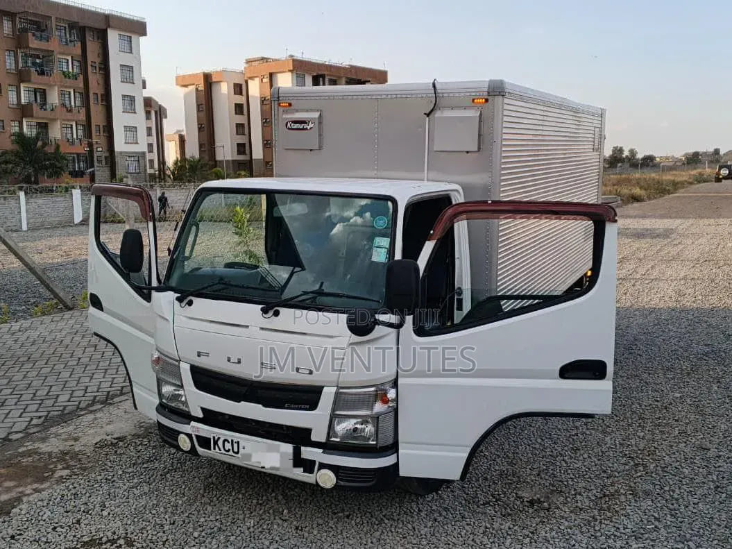 Mitsubishi Fuso 2015 White