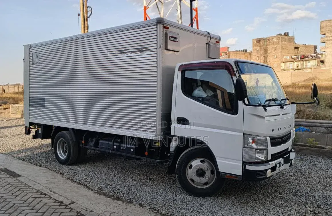 Mitsubishi Fuso 2015 White