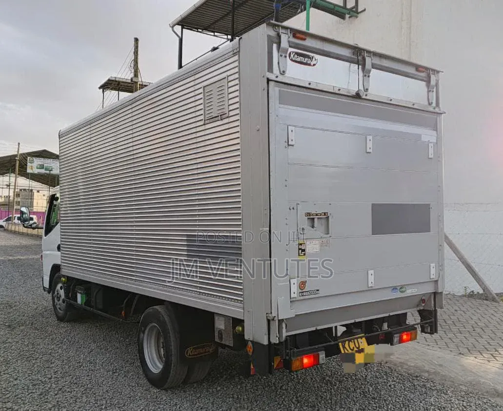 Mitsubishi Fuso 2015 White