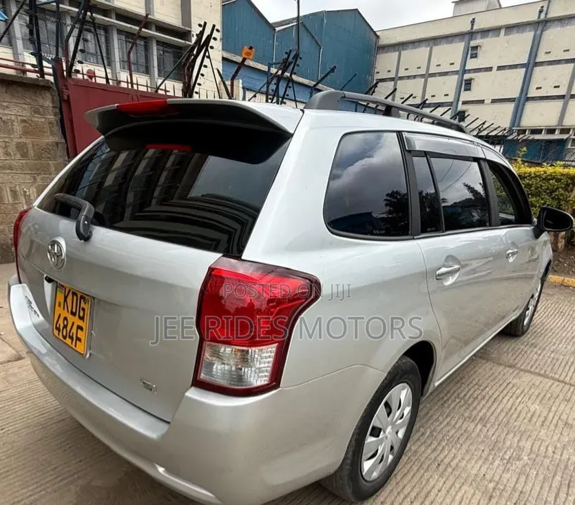 Toyota Corolla Fielder 2014