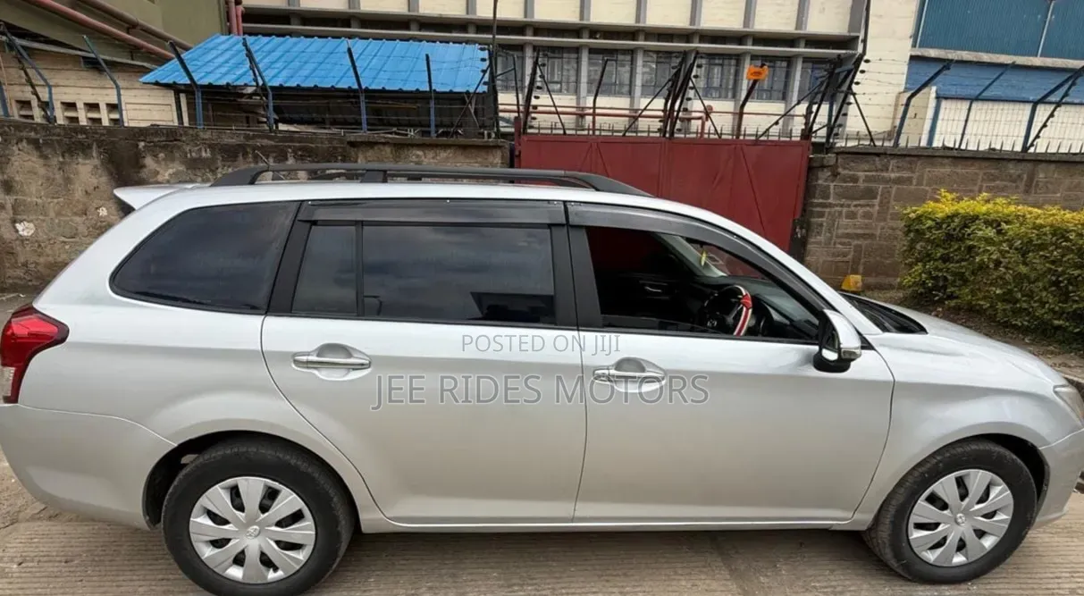 Toyota Corolla Fielder 2014