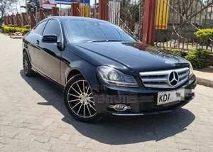 Mercedes-Benz C200 2013 Black