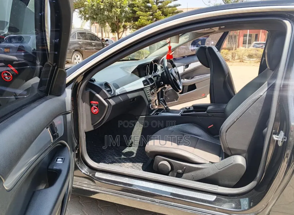 Mercedes-Benz C200 2013 Black