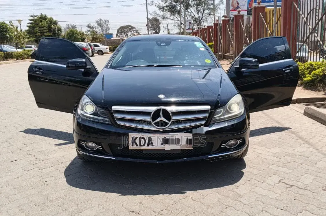 Mercedes-Benz C200 2013 Black