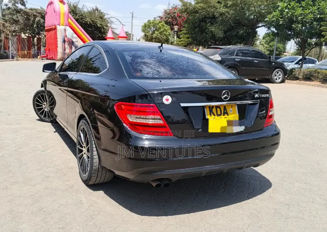 Mercedes-Benz C200 2013 Black