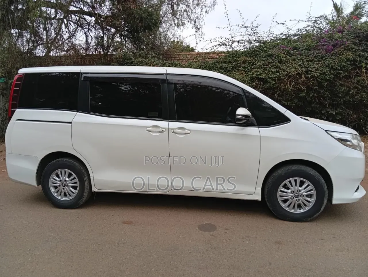 Toyota Noah 2015 White