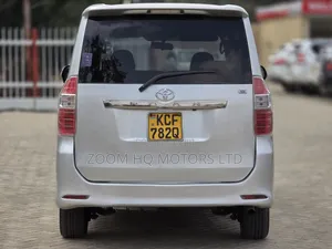 Toyota Noah 2009 Silver