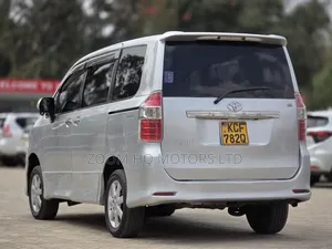 Toyota Noah 2009 Silver
