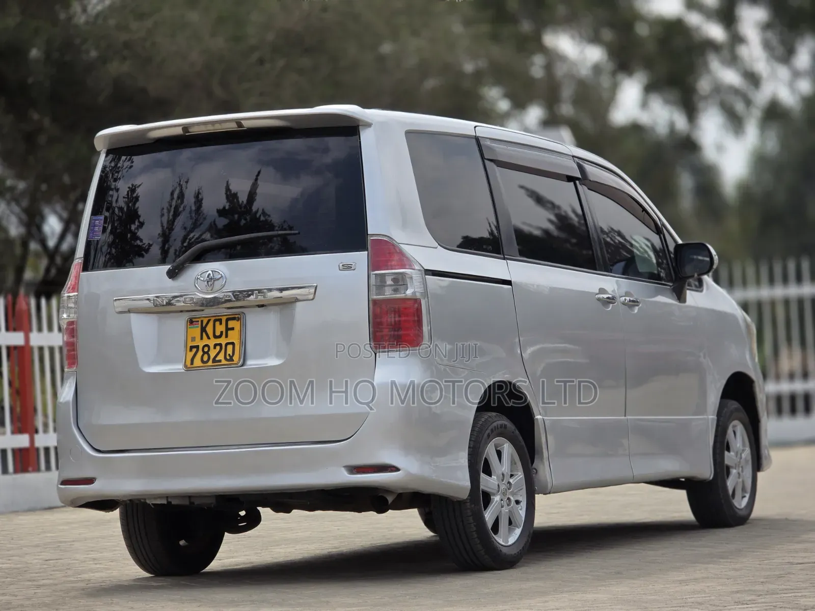 Toyota Noah 2009 Silver