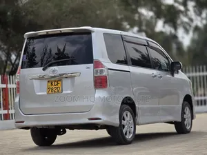 Toyota Noah 2009 Silver