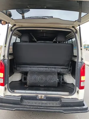 Toyota HiAce 2014 White