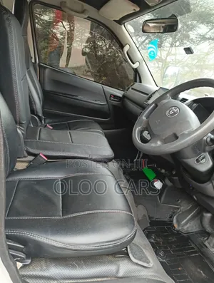 Toyota HiAce 2014 White