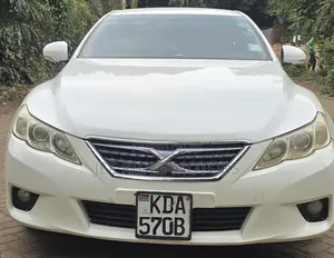 Toyota Crown 2012 Pearl
