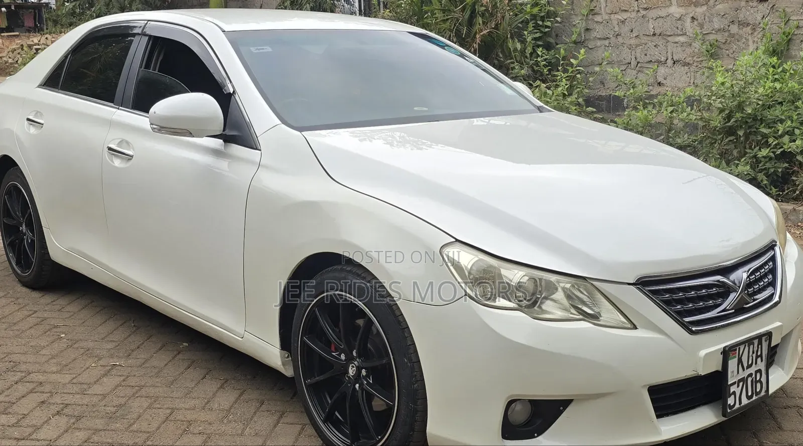 Toyota Crown 2012 Pearl
