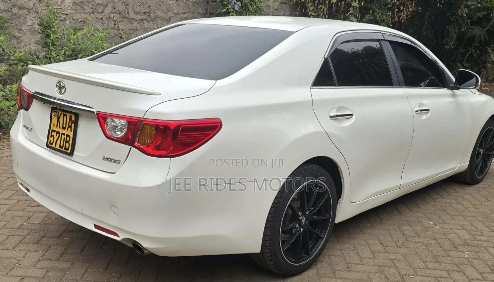 Toyota Crown 2012 Pearl