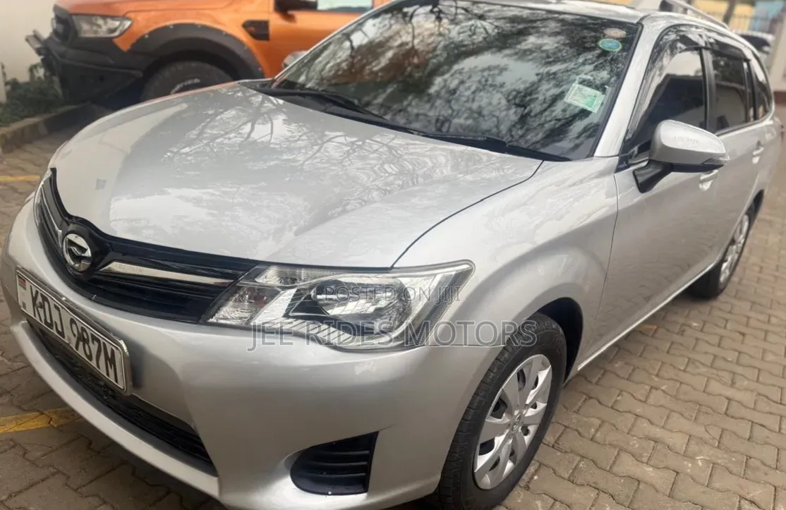 Toyota Corolla Fielder 2015