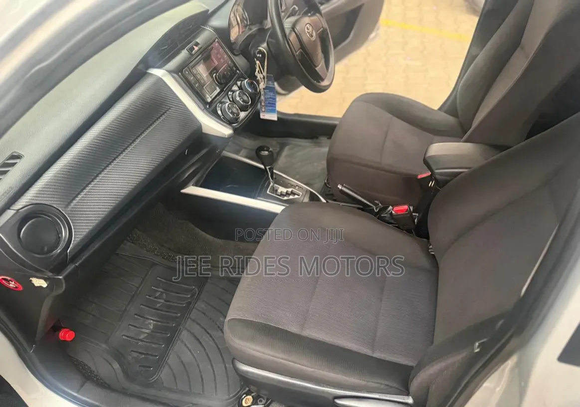 Toyota Corolla Fielder 2015