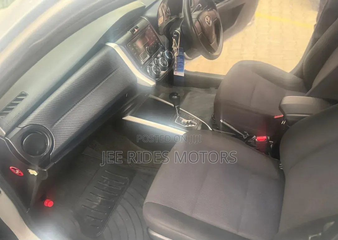 Toyota Corolla Fielder 2015