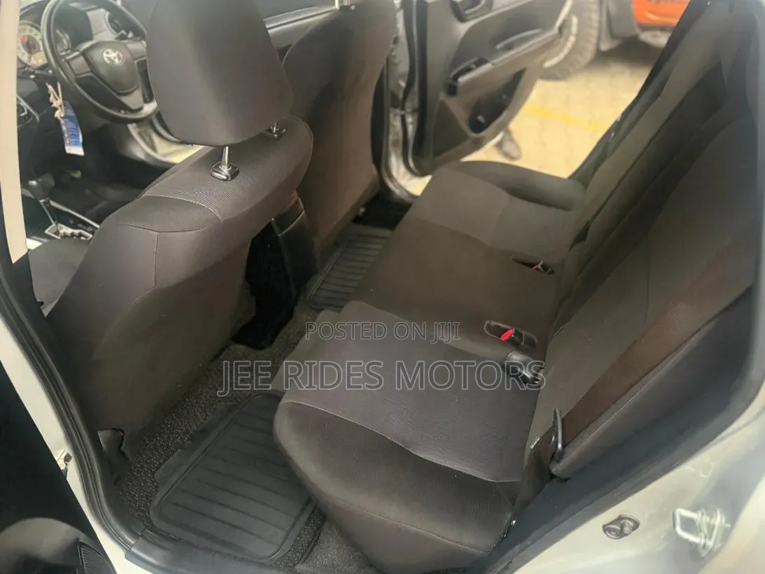 Toyota Corolla Fielder 2015