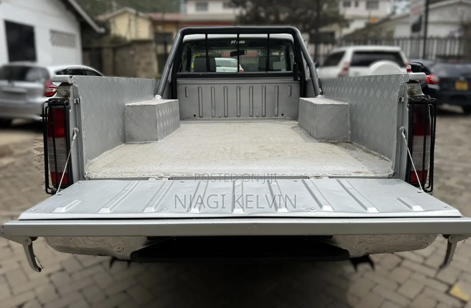Nissan Hardbody 2010 Gray