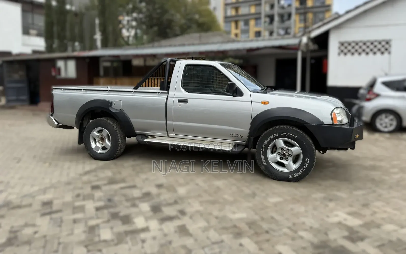 Nissan Hardbody 2010 Gray