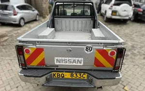 Nissan Hardbody 2010 Gray