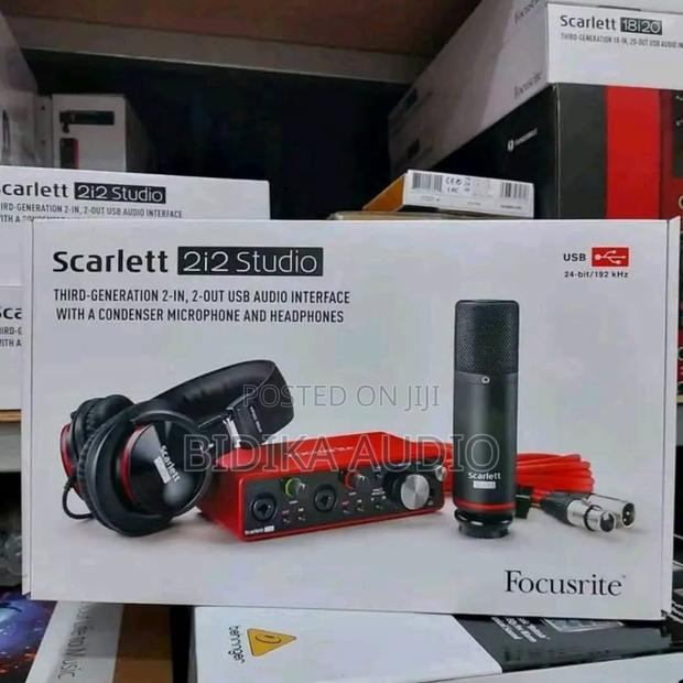 Focusrite Scarlett 2i2 Studio (3rd Gen) USB Audio Interface Bundle