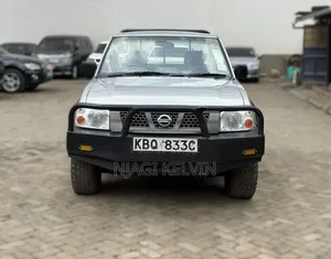 Nissan Hardbody 2010 Gray