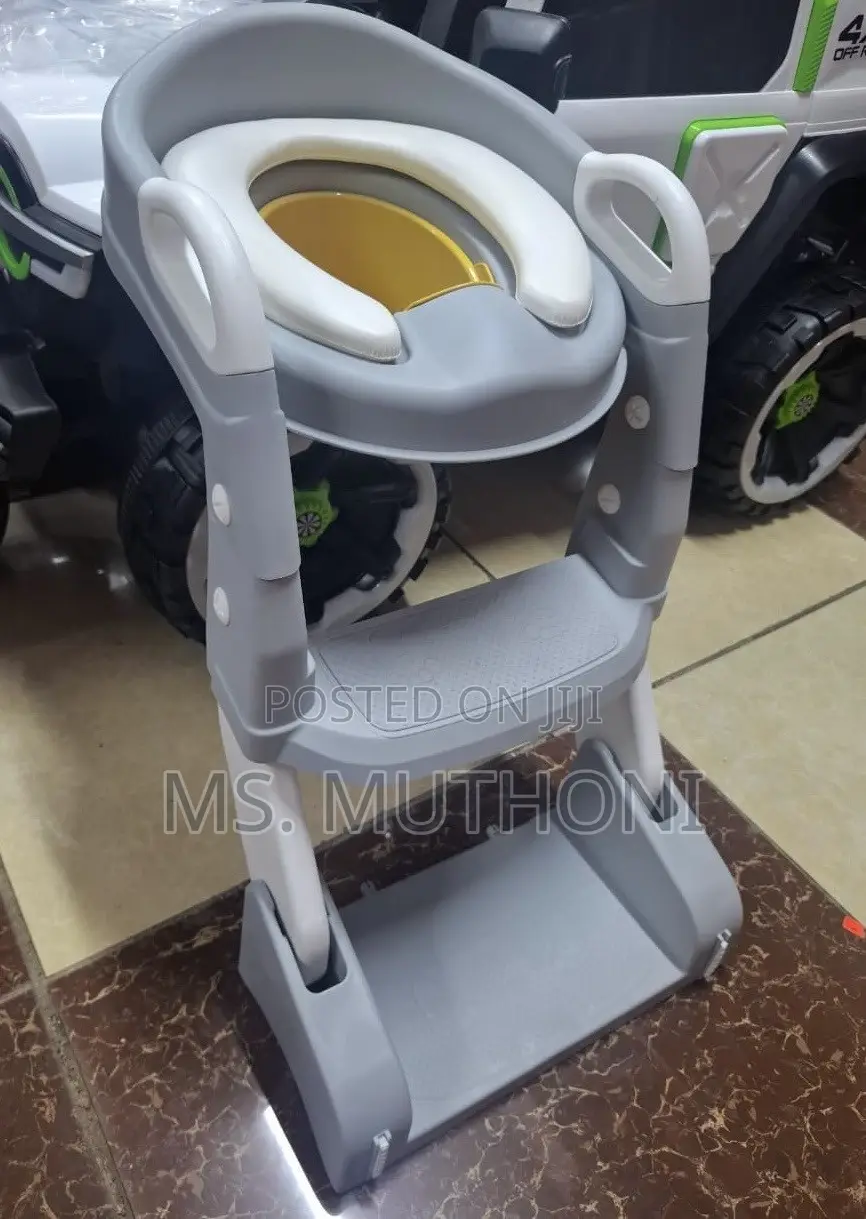 Kids Adjustable 3-in-1 Potty Training Set.( With a Potty )