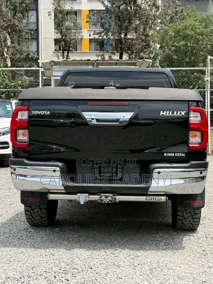 Toyota Hilux 2021 Black