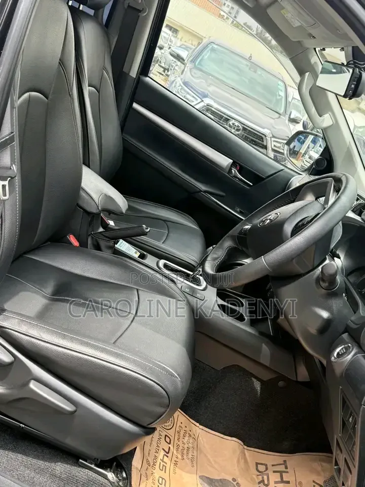 Toyota Hilux 2021 Black