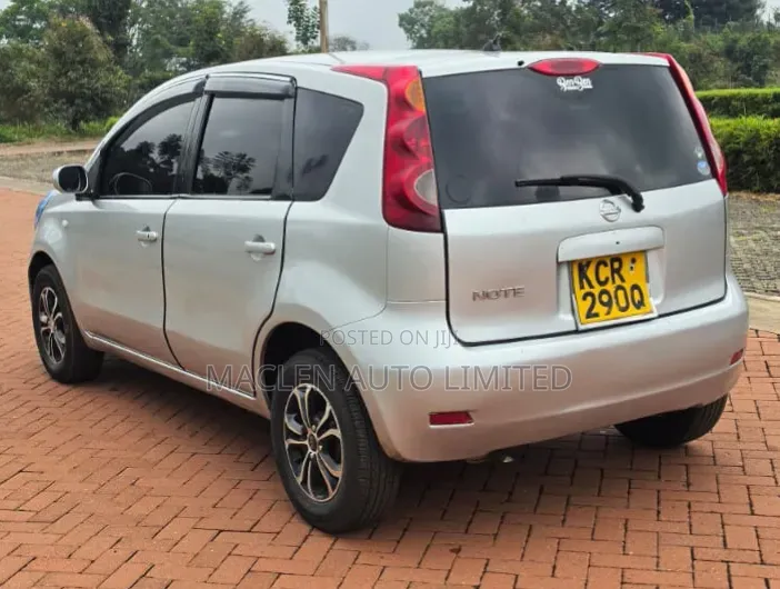 Nissan Note 2011 Silver