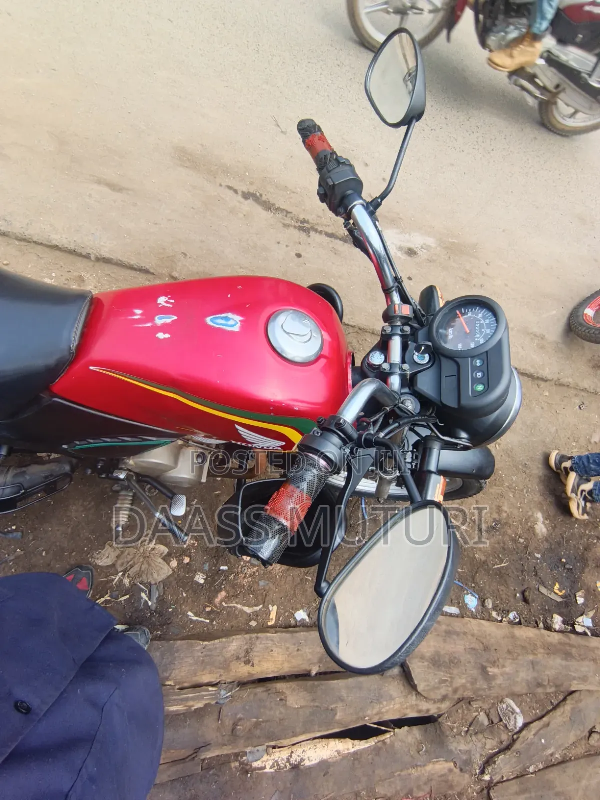 Honda CB 2022 Red