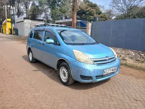 Toyota ISIS 2009 Blue