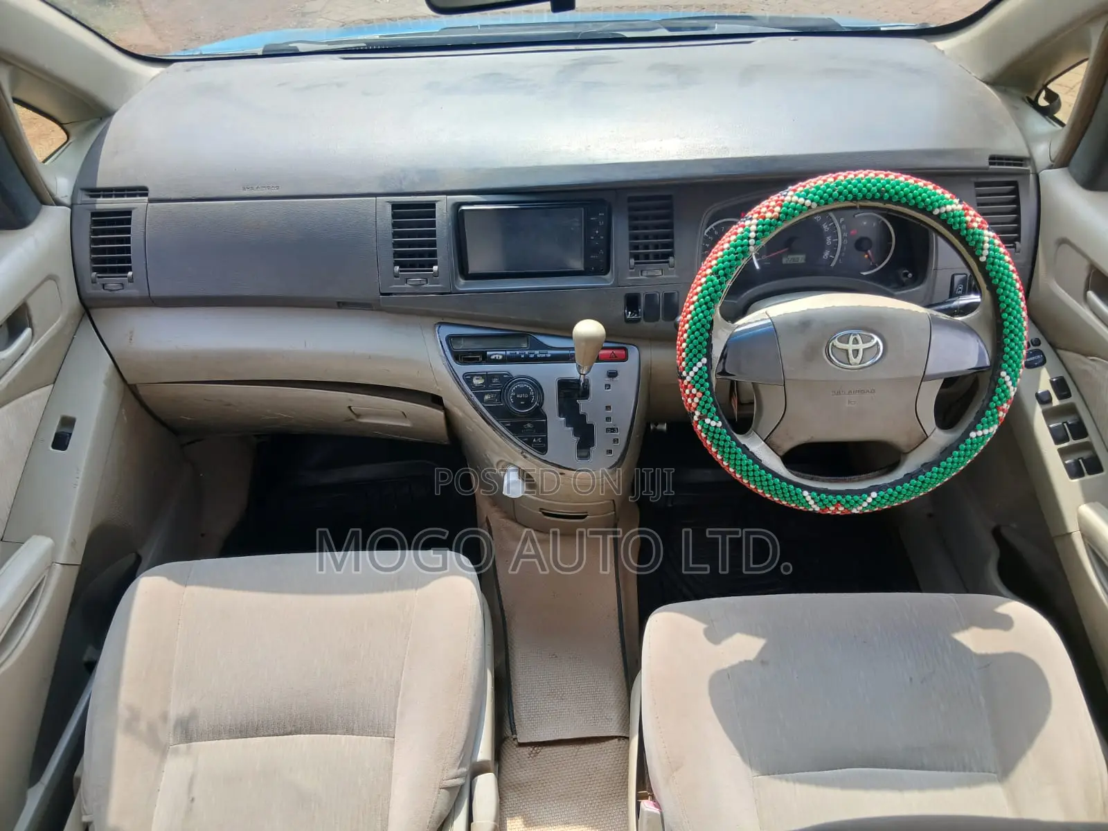 Toyota ISIS 2009 Blue