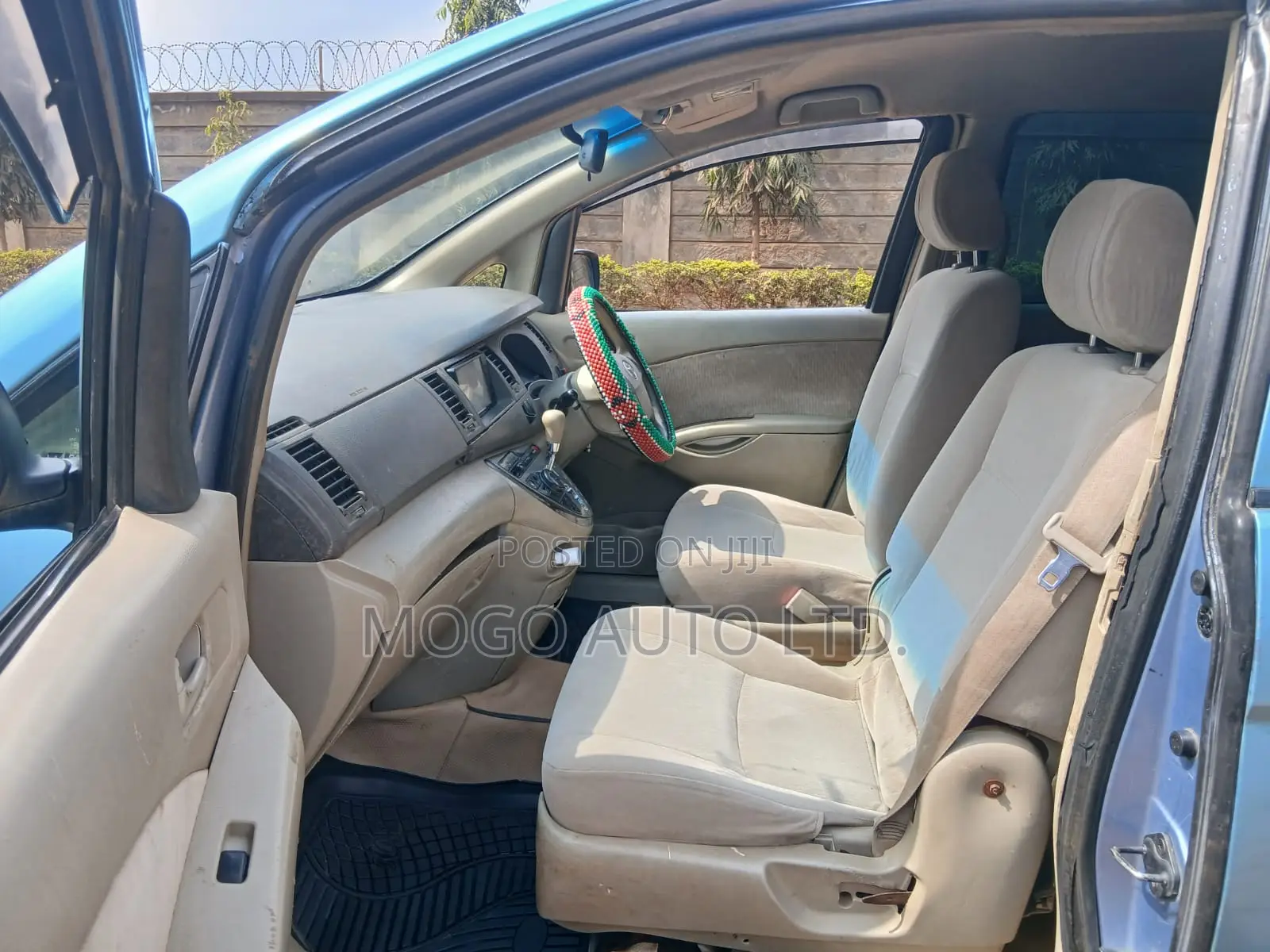 Toyota ISIS 2009 Blue