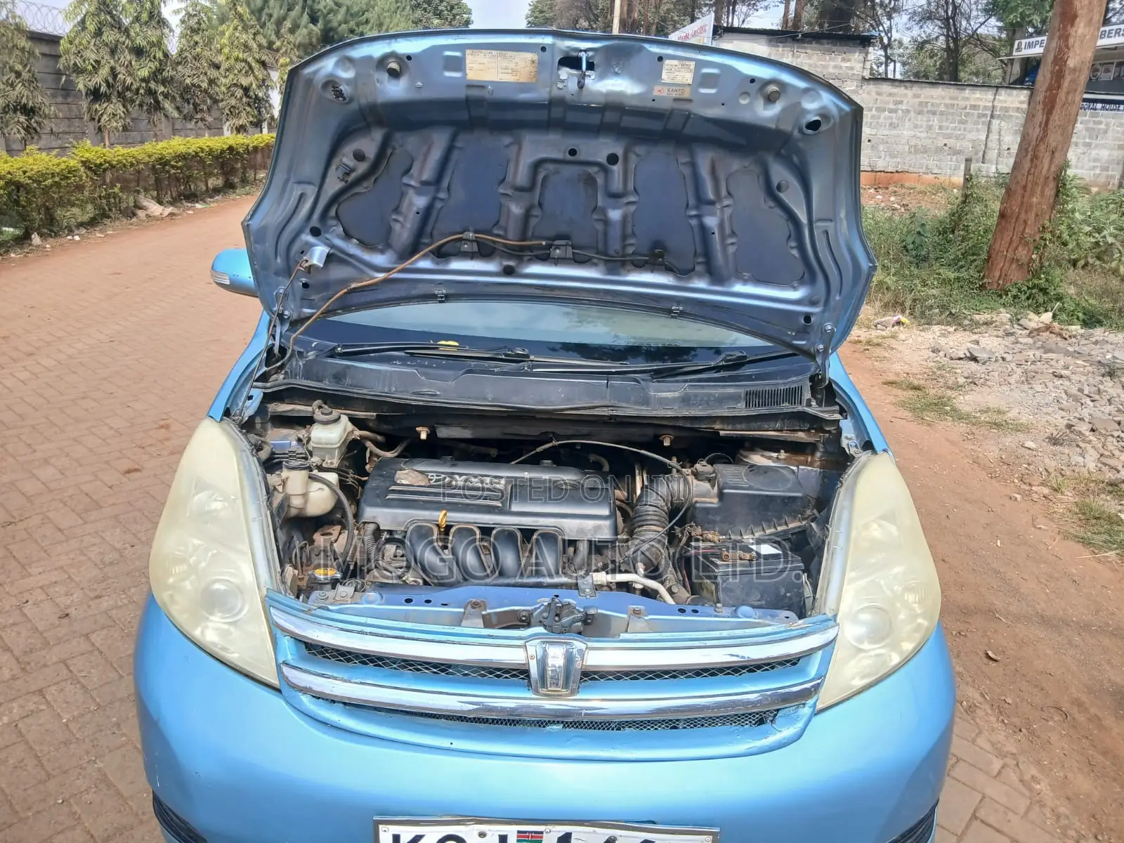Toyota ISIS 2009 Blue