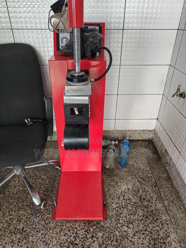 Strong Hydraulic System Sunshine Italy Tyre Vulcanizer Machine