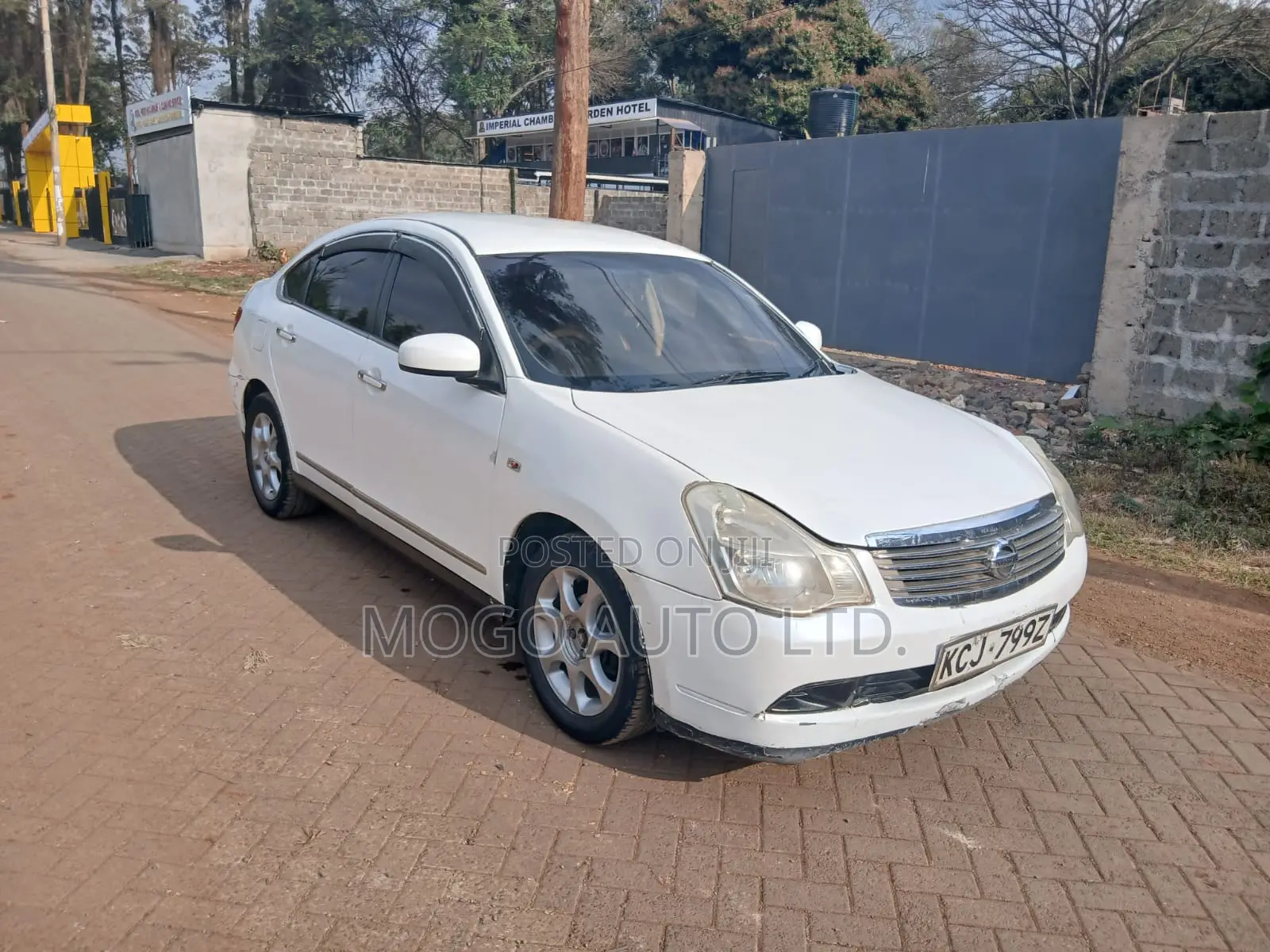 Nissan Bluebird 2009 White