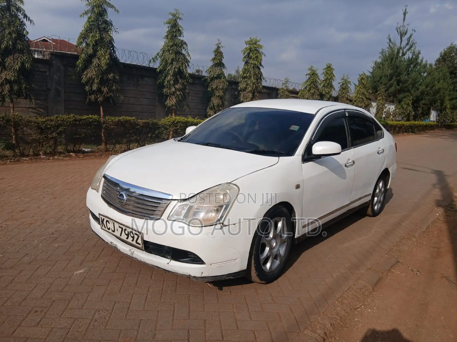 Nissan Bluebird 2009 White