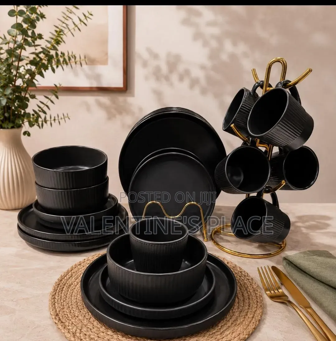 Luxury Matte Black Ribbed Dinnerware Set With Gold Mug Stand