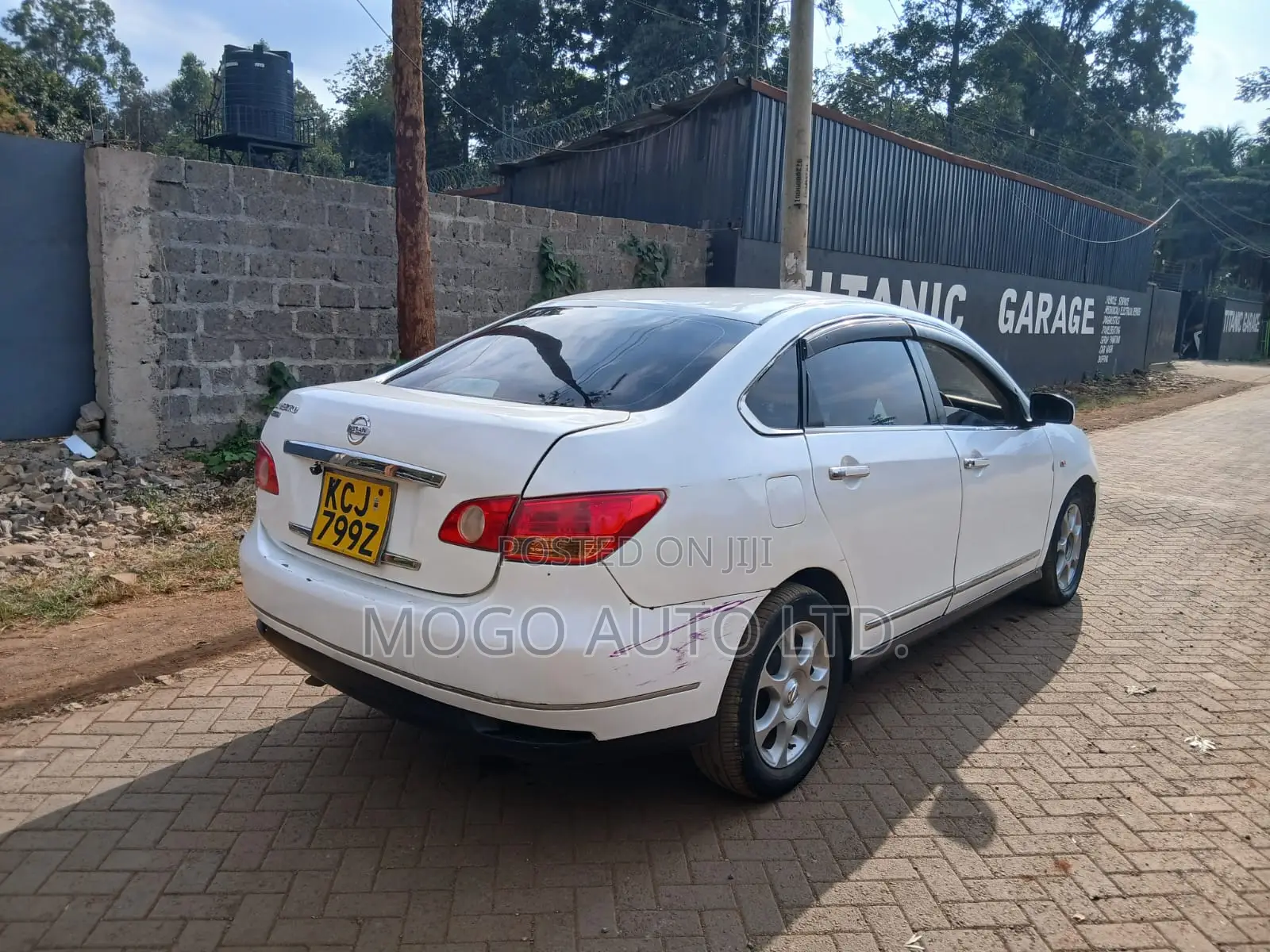 Nissan Bluebird 2009 White