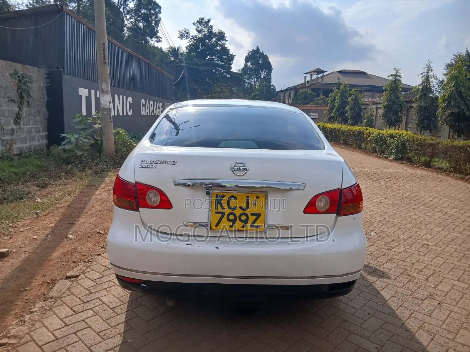 Nissan Bluebird 2009 White