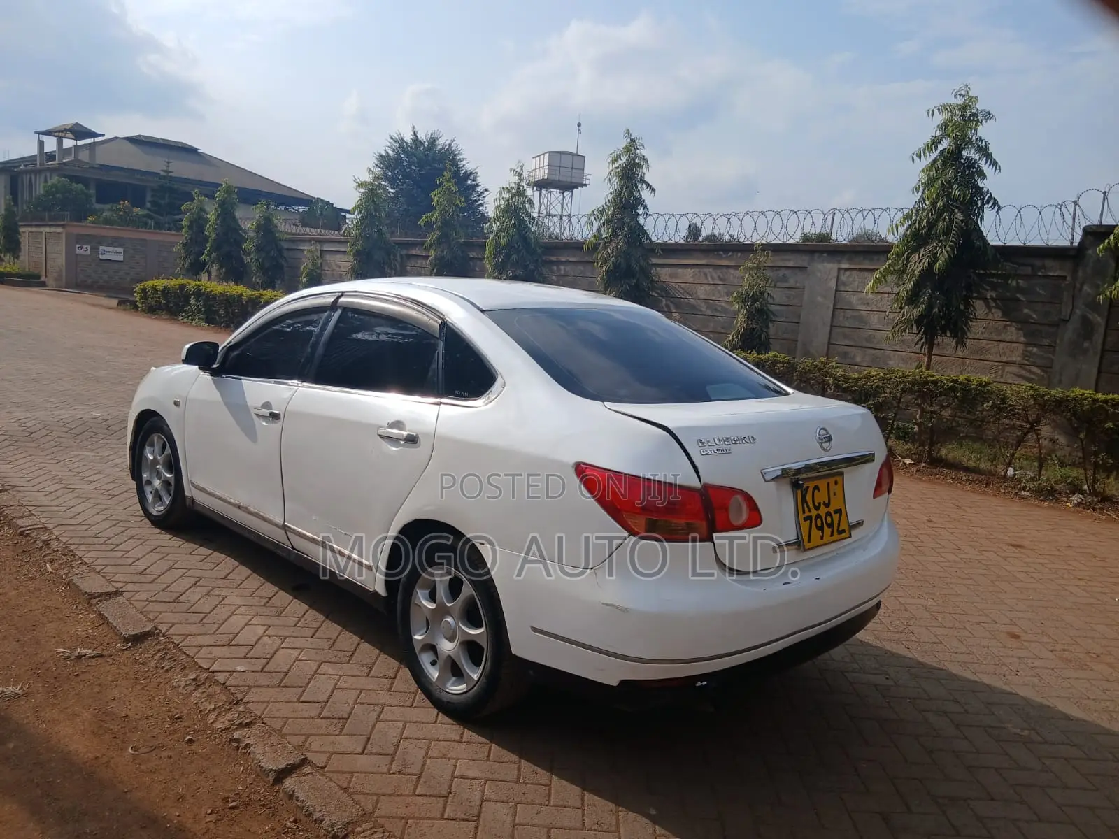 Nissan Bluebird 2009 White